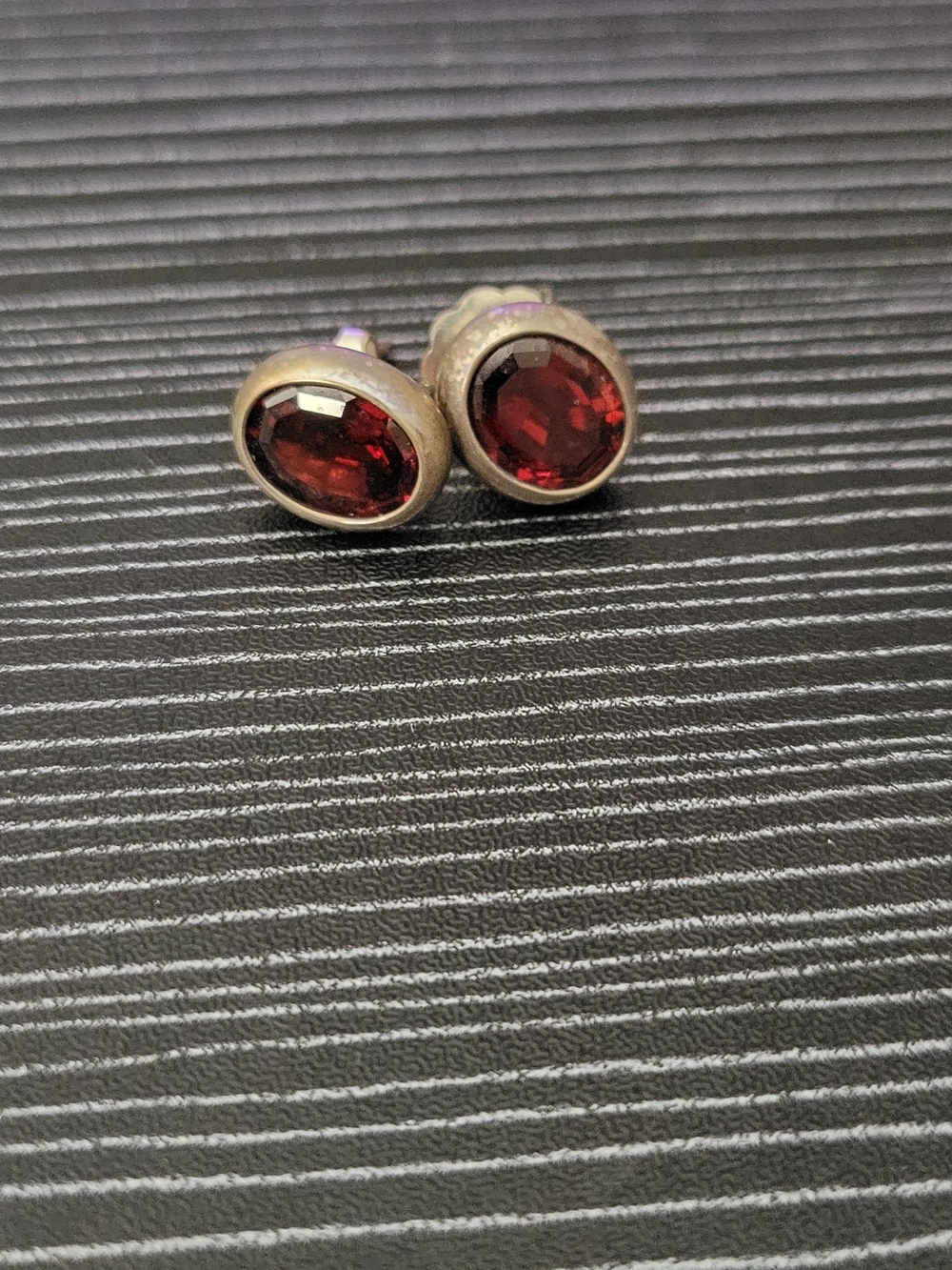 SUPER RARE JAMES AVERY RETIRED BEVEL-SET BIRTHSTONE EARRINGS-GARNET